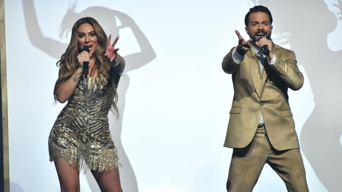 J2US | Η Ευρυδίκη Βαλαβάνη και ο Ηλίας Βρεττός τραγουδούν "My Number One"