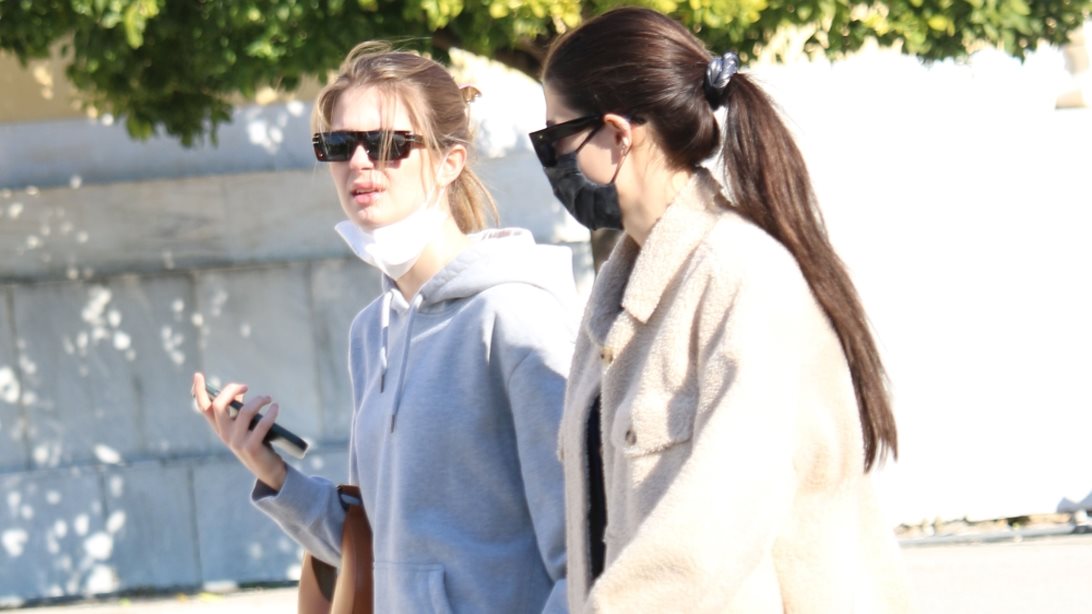 H Αμαλία Κωστοπούλου σε χαλαρές στιγμές στο κέντρο της Αθήνας