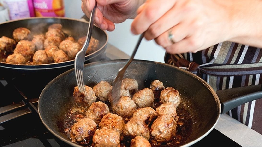 Αυτά τα κεφτεδάκια είναι καλύτερα κι από της μαμάς σου: 4 συνταγές για μερακλήδες!
