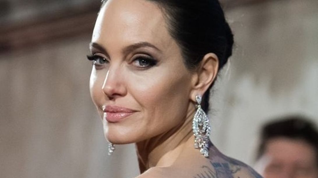 Angelina Jolie 
: Η ηθοποιός σε ρόλο συντάκτριας στο περιοδικό Time
