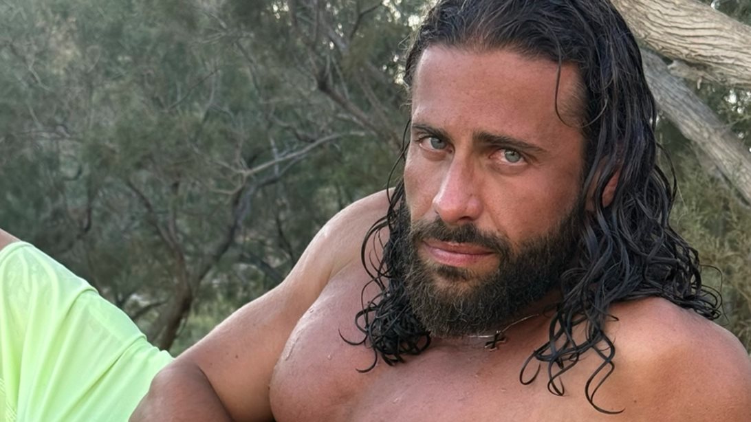 Στιγμές απόλυτης διασκέδασης για τον Κωνσταντίνο Βασάλο σε κρητικό γλέντι