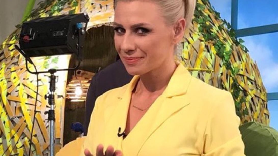 Κατερίνα Καραβάτου 
: Το look της πρεμιέρας της | Τι φόρεσε;