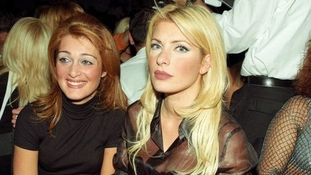 Η Eλληνική Showbiz Στα 90&#39;s: Time Machine: Δείτε τους Έλληνες stars περίπου δύο δεκαετίες πριν!