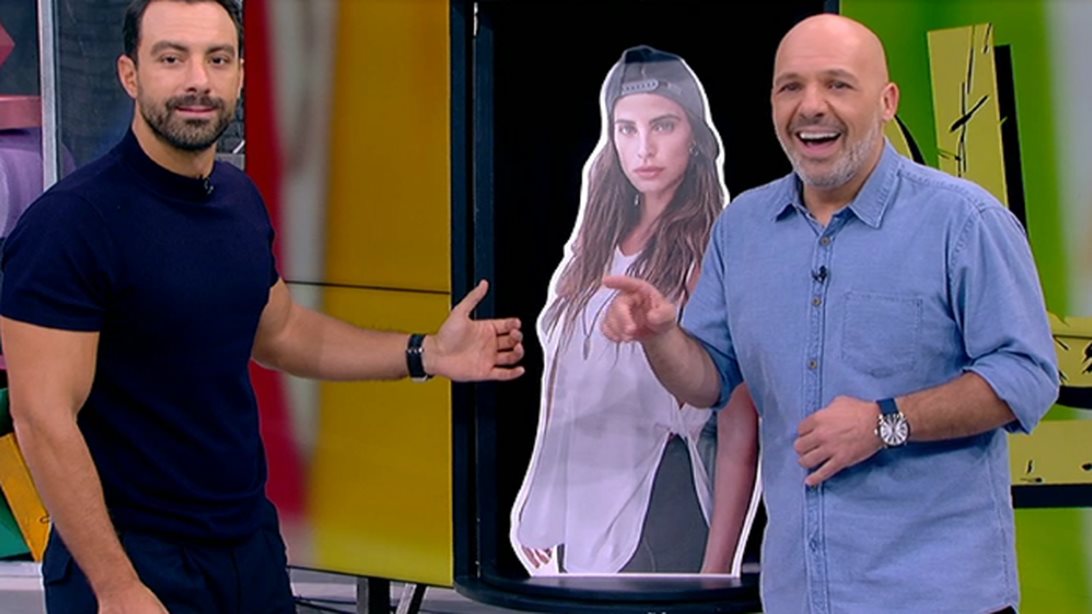 Video Of The Day: Ο Μουτσινάς προκαλεί τον Τανιμανίδη, παίζουν on air &amp; η Μπόμπα παρεμβαίνει στο «Καλό Μεσημεράκι»