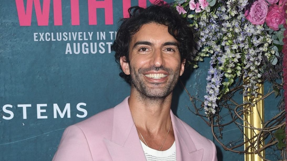 O Justin Baldoni σπάει τη σιωπή για τη συνεργασία με την Blake Lively