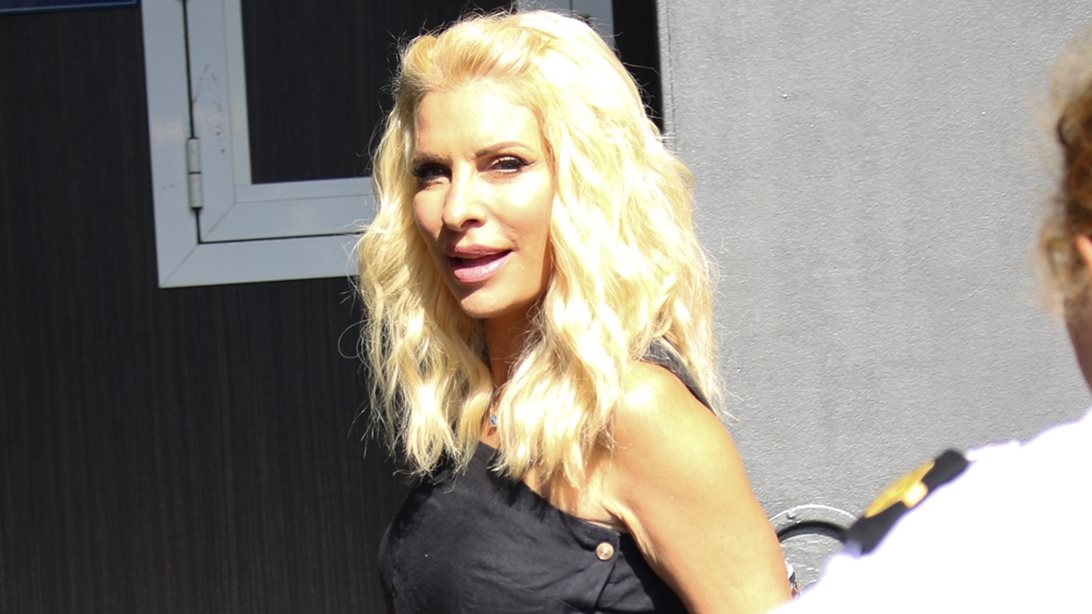 Η Ελένη Μενεγάκη σε χαλαρές στιγμές με τον Άγγελο Λάτσιο και τη Γαία Μερκούρη