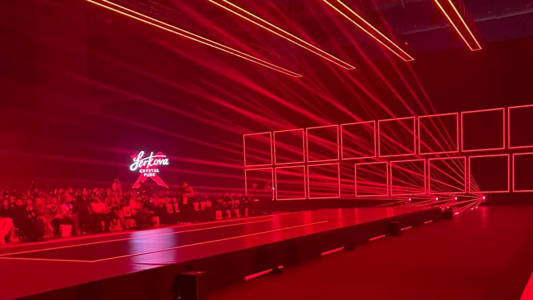 H αθέατη πλευρά του MadWalk