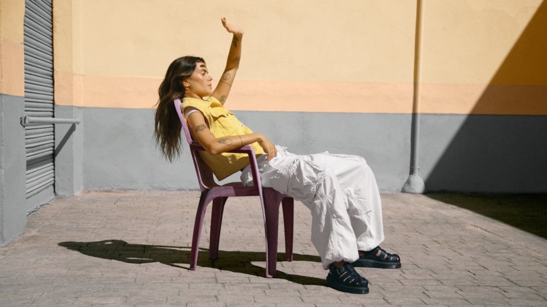 Η εντυπωσιακή συλλογή σανδαλιών που θα σε βοηθήσουν να αναβιώσεις τα 90s