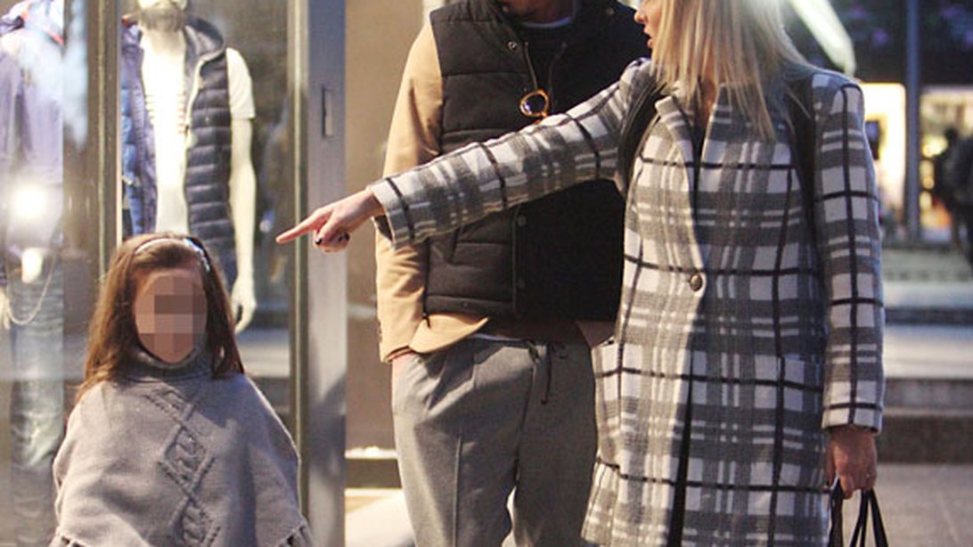 Έλενα Ασημακοπούλου - Μπρούνο Τσιρίλο: Οικογενειακή βόλτα με την κόρη τους: Φωτογραφίες