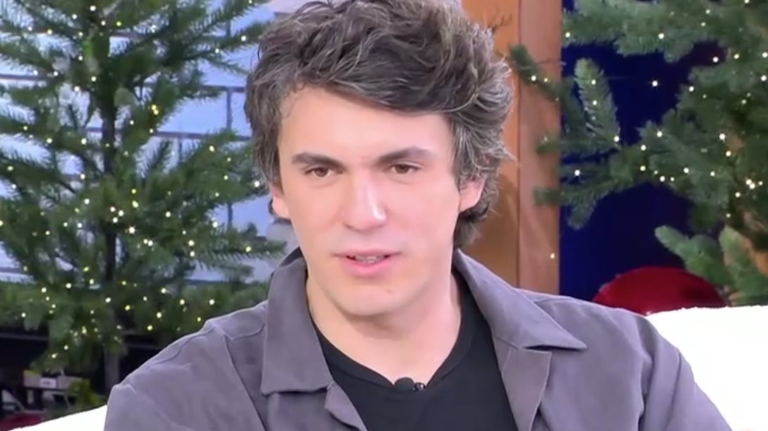 Δημήτρης Καπουράνης: &quot;Εκείνος ήταν στην ουσία ο πατέρας μου - Γνώρισα τους γονείς μου όταν ήμουν τριών&quot;