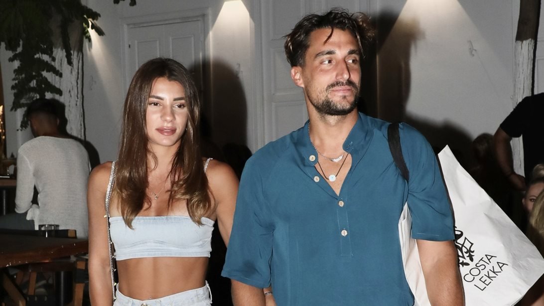 Σάκης Κατσούλης &amp; Μαριαλένα Ρουμελιώτη | Αγκαλιά στα σοκάκια της Μυκόνου