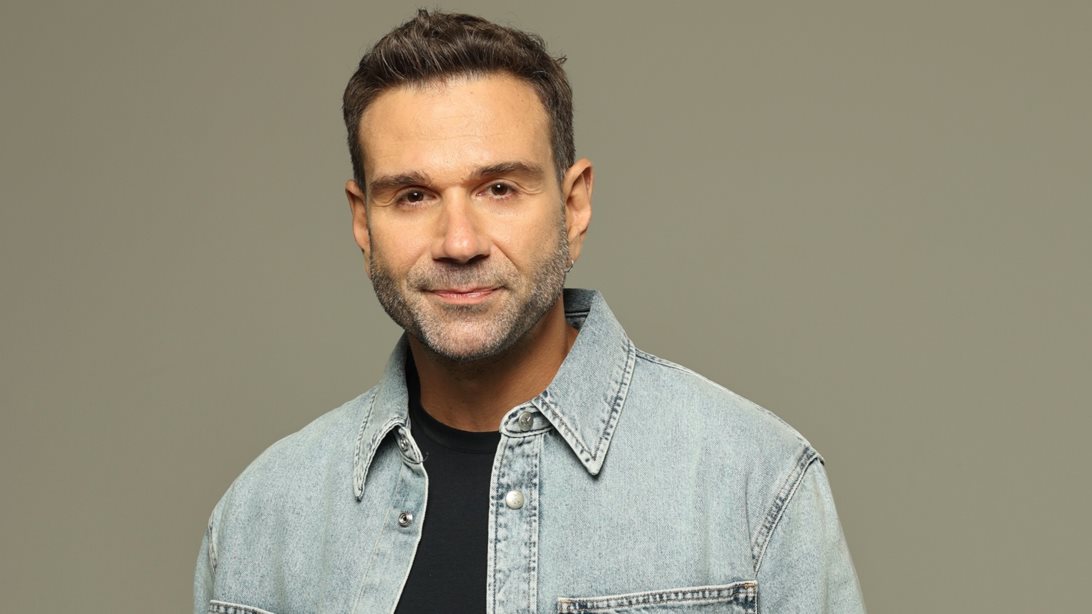 Μπαμπά-δες | Οι Μάνος Πίντζης, Κώστας Αποστολάκης, Σπύρος Πούλης, Αντώνης Καλομοιράκης και Κωνσταντία Χριστοφορίδου καλεσμένοι του Τάσου Ιορδανίδη