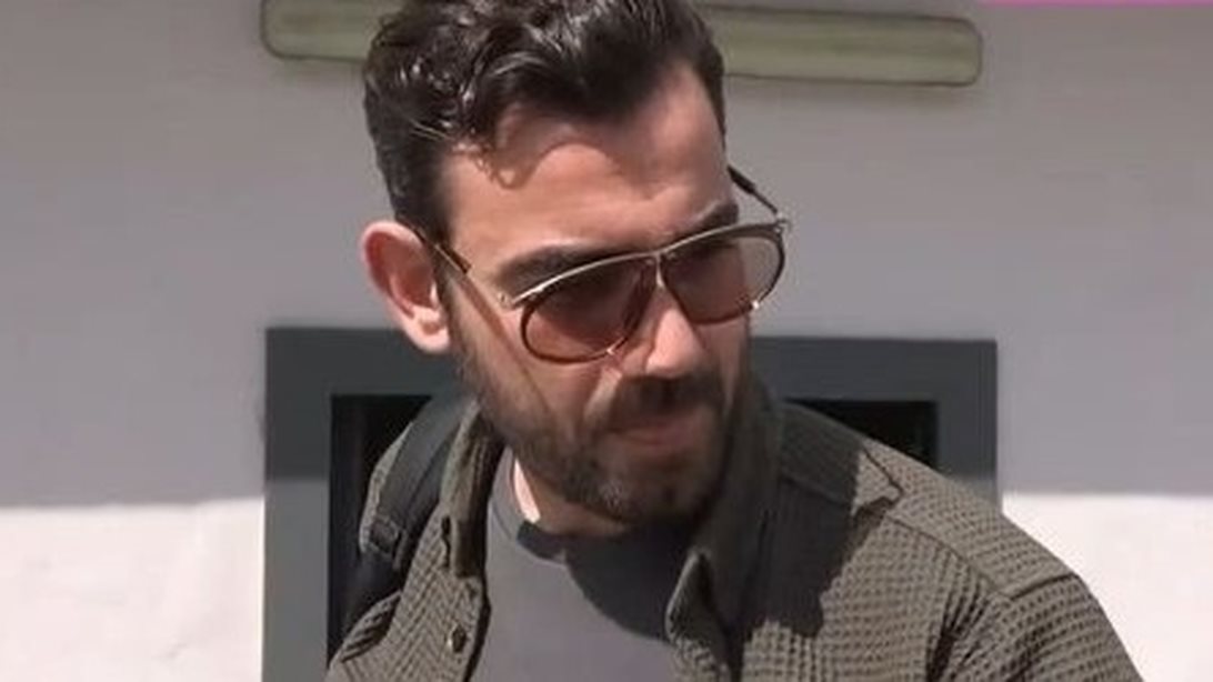 Η τηλεοπτική επιστροφή του Νίκου Πολυδερόπουλου μετά τον θάνατο του αδελφού του