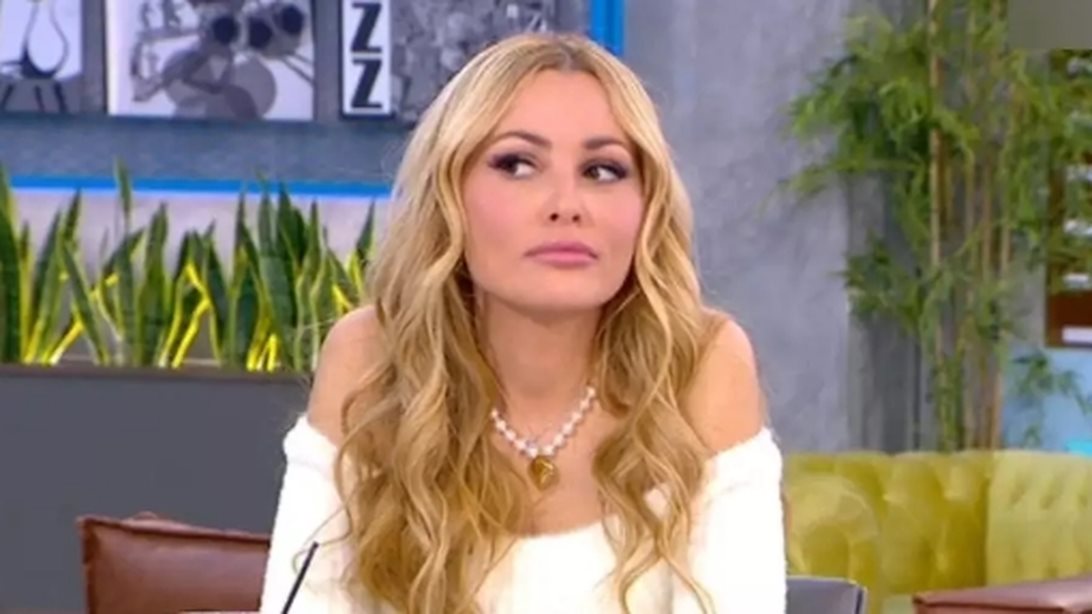 Η αμηχανία της Ελένης Βουλγαράκη με την ατάκα του Λιάγκα για τον Φώτη Ιωαννίδη: "Να βάλω και μια κάμερα στο σπίτι;"