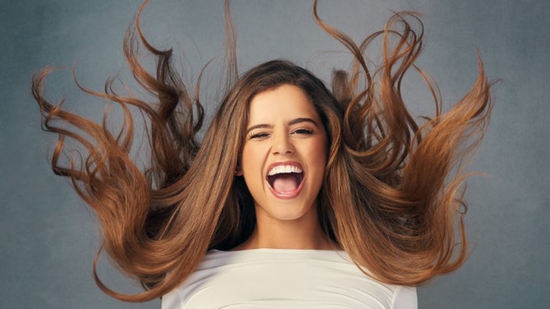 Υποφέρεις από ξηροδερμία ή πιτυρίδα; Ένα αγνό συστατικό που δεν ήξερες ότι μπορεί να σε βοηθήσει