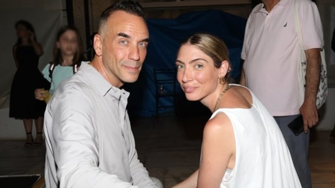 Αυτός είναι ο νονός της κόρης του Πάνου Μουζουράκη και της Μαριλού Κόζαρη