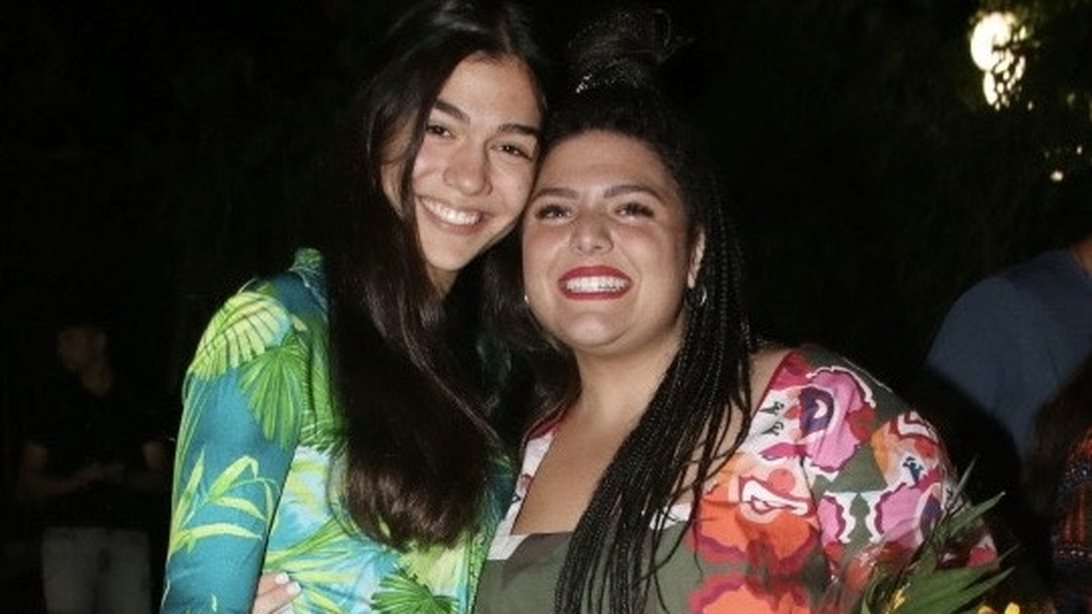 Δανάη Μπάρκα &amp; Μελίνα Νικολαΐδη συναντήθηκαν στο Λονδίνο και έκαναν έκπληξη στις μητέρες τους, Σταυροπούλου - Βανδή