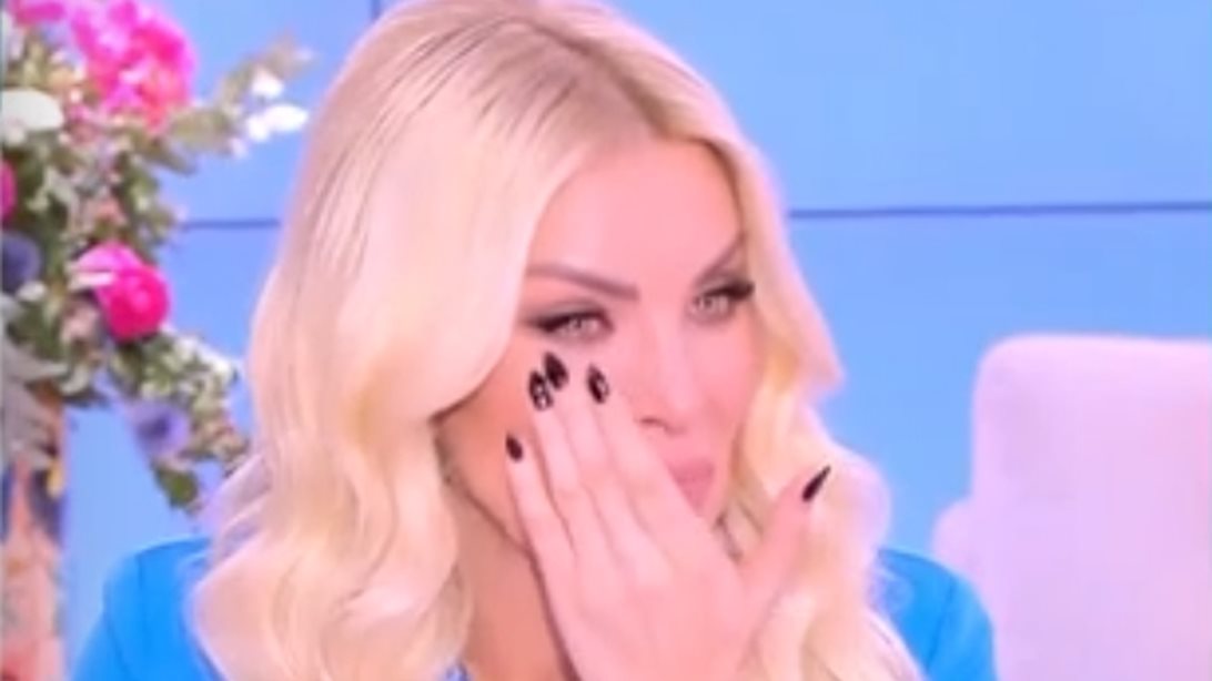 "Λύγισε" on air η Κατερίνα Καινούργιου: "Θα έπρεπε να πηγαίνω πιο συχνά, της χρωστάω όλη μου τη ζωη"