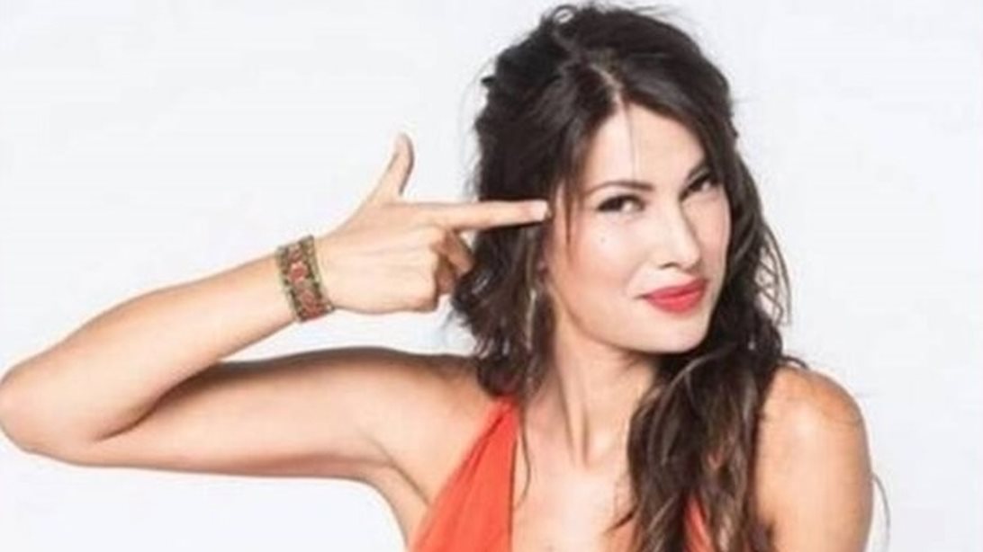 Το τρυφερό ποίημα που έγραψε η Κλέλια Ρένεση για τη γιορτή της κόρης της, Κοραλίας