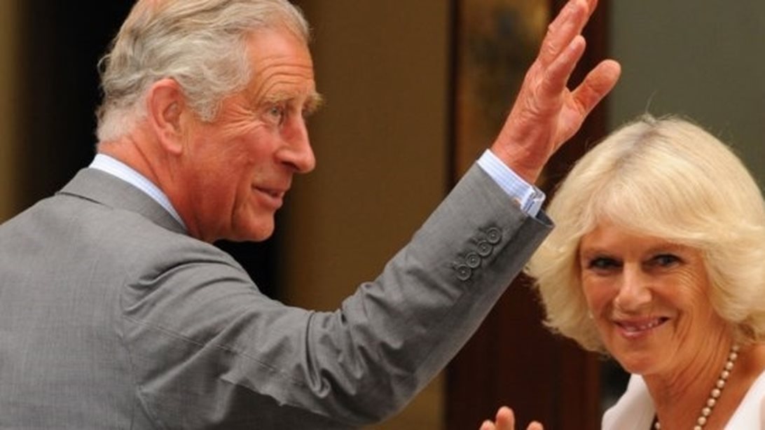 Ο Κάρολος και η Καμίλα σε ινδικό στο Λονδίνο - Άφαντος ο βασιλιάς και η σύζυγός του τον αναζητούσε