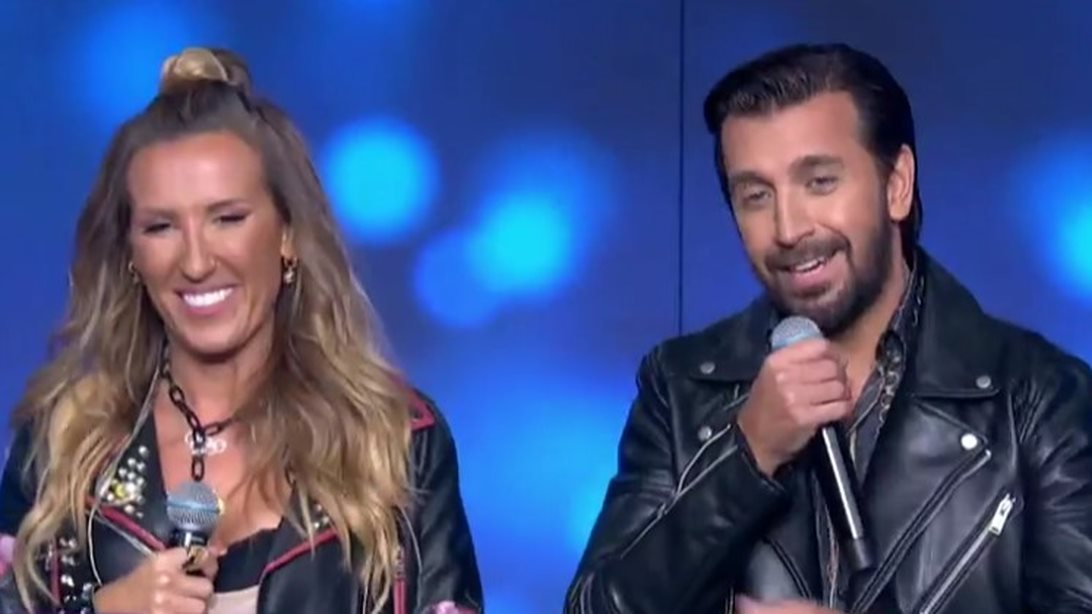 J2US | Η &quot;χαρούμενη&quot; εμφάνιση της Πηγής Δεβετζή και του Θάνου Πετρέλη