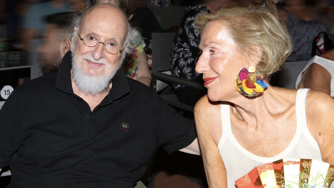 Σπάνια βραδινή έξοδος του Διονύση Σαββόπουλου με τη σύζυγό του, Άσπα