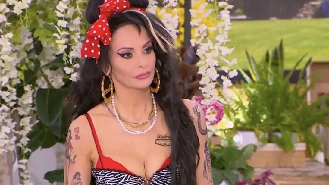 Μπέττυ Μαγγίρα: &quot;Εισέπραξα ότι η Άντζελα Δημητρίου έχει παρεξηγηθεί με κάτι και αποχώρησε από το J2US&quot;