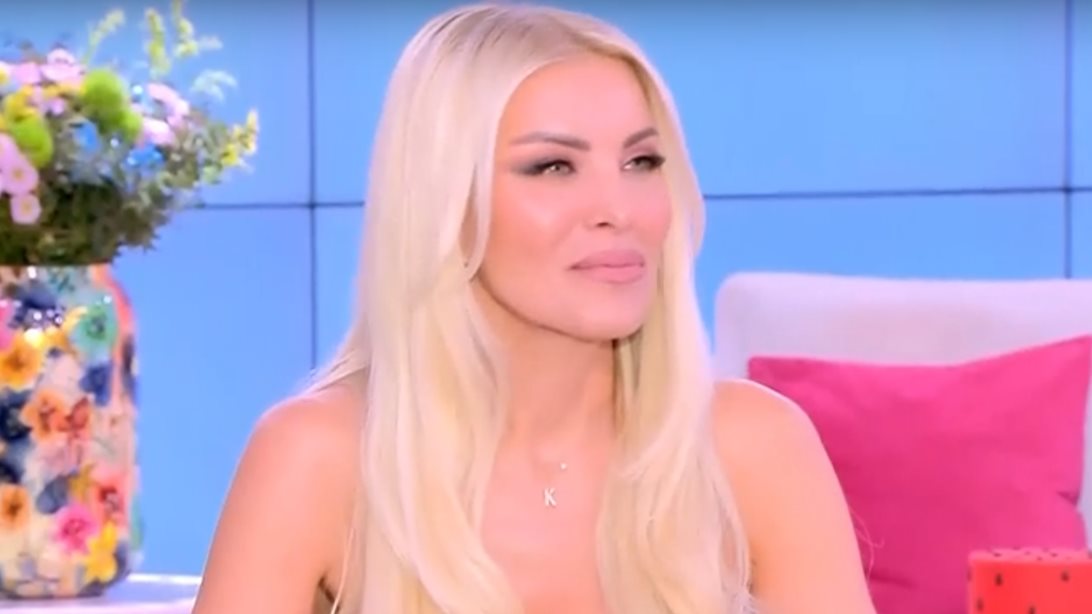 Κατερίνα Καινούργιου: "Όλες οι παρουσιάστριες έχουμε πρόσθετα μαλλιά, από τη Δανάη μέχρι και τη Φαίη"