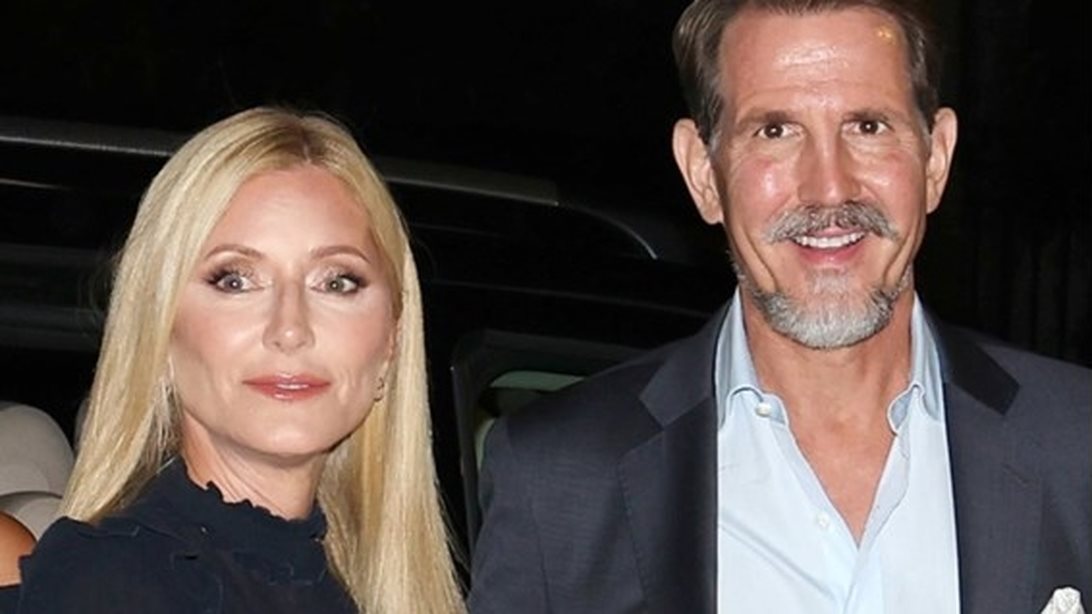 Η Μαρί Σαντάλ στρώνει το χριστουγεννιάτικο τραπέζι στο σπίτι της - Η έμφαση στη λεπτομέρεια