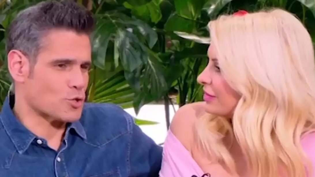 Η Ελένη Μενεγάκη αιφνιδίασε on air τον Δημήτρη Ουγγαρέζο: "Κάνετε παρέα αυτήν την περίοδο με τον Γιώργο Λιάγκα;"