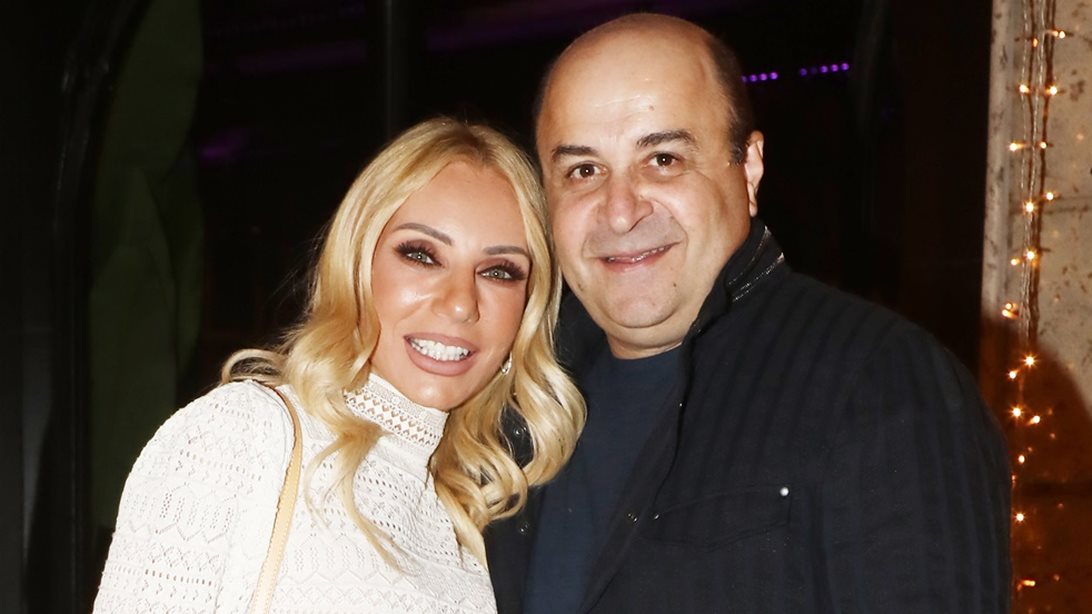 Η Ελένα Τσαβαλιά ποζάρει για πρώτη φορά με τη σύντροφο του γιου της, Χάρη