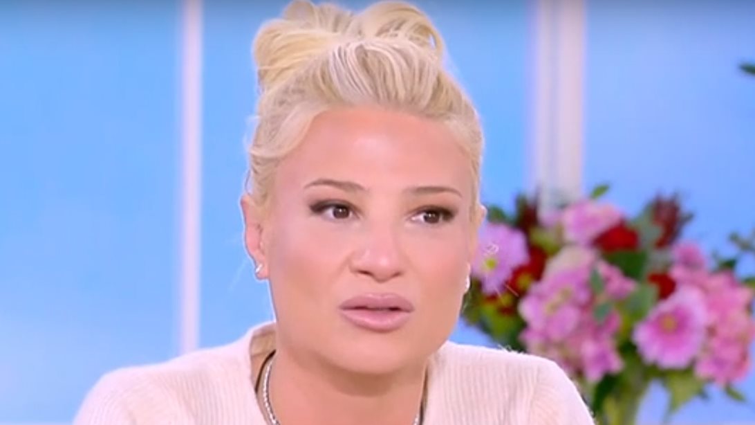 Συγκινήθηκε η Φαίη Σκορδά στον αέρα της εκπομπής της