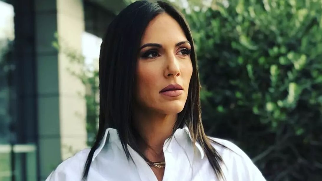 Η Ανθή Βούλγαρη με total Zeus + Dione σύνολο στην πρεμιέρα της εκπομπής &quot;Κοινωνία Ώρα Μega&quot;