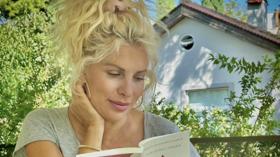 Η Μαρίνα Παντζοπούλου απαθανατίζει την Ελένη Μενεγάκη στις διακοπές τους