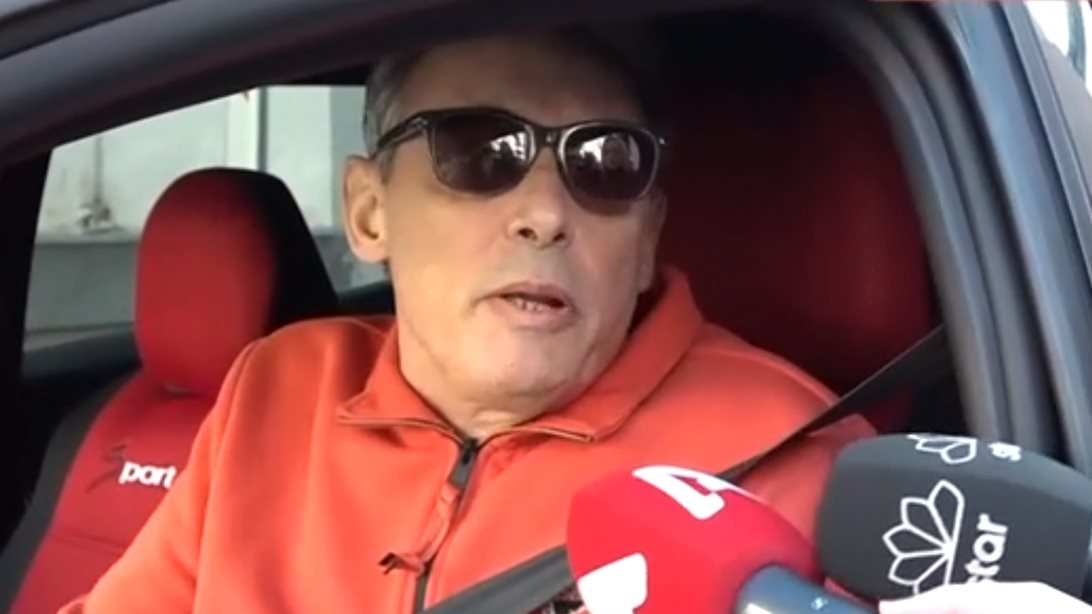 O Ιορδάνης Χασαπόπουλος εκνευρίστηκε με τις ερωτήσεις των δημοσιογράφων: &quot;Δεν καταλαβαίνω, θα κάτσουμε εδώ μέχρι το βράδυ;&quot;