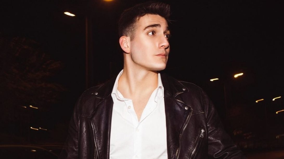 Ο Γιώργος Κακοσαίος στο Ηρώδειο με τη γοητευτική σύντροφό του