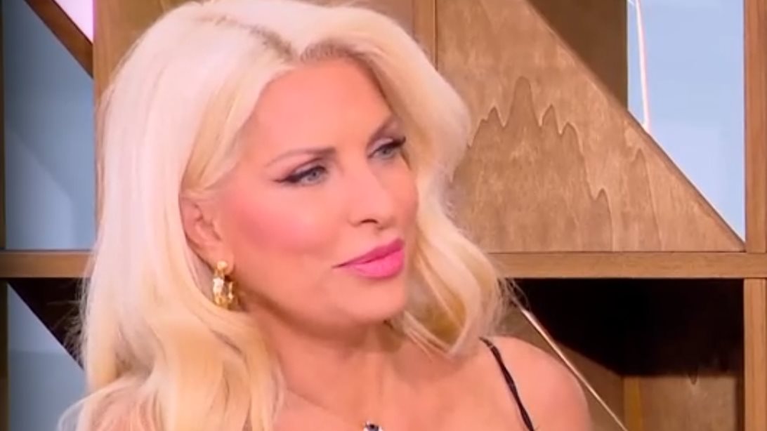 Ελένη Μενεγάκη: &quot;Δεν κατάλαβα τίποτα από αυτά που είπε ο Στέφανος Κασσελάκης γιατί κοιτούσα κι έλεγα πόσο ωραίος είναι&quot;