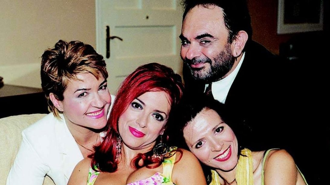 Κατιάνα Μπαλανίκα &amp; Ελένη Ράντου ποζάρουν αγκαλιά 20 χρόνια μετά τις "Σαββατογεννημένες"