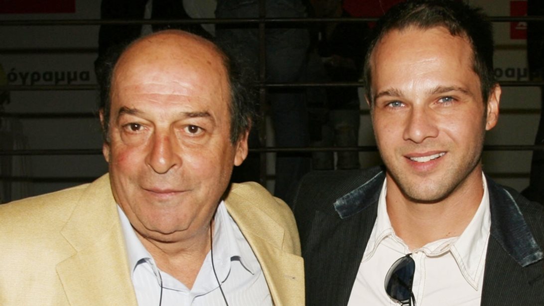 Η στιγμή που ο Μέμος Μπεγνής μαθαίνει on air για τον θάνατο του Μανούσου Μανουσάκη