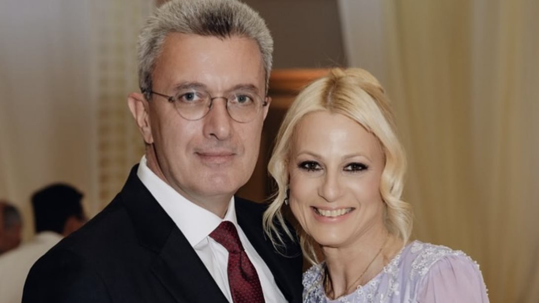 Νίκος Χατζηνικολάου &amp; Κρίστη Τσολακάκη με τα παιδιά τους στο Παρίσι - Φωτογραφίες