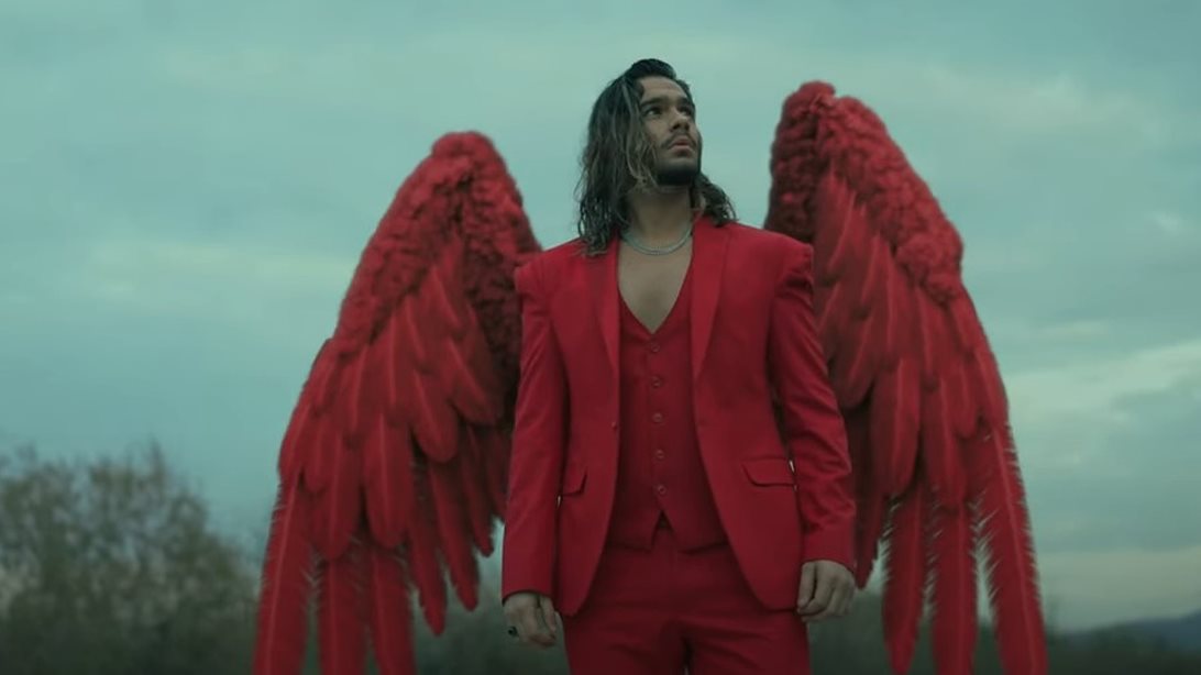 Ο Χρήστος Μάστορας μεταμορφώνεται ως άγγελος αγάπης στο video clip του &quot;Αν&quot;