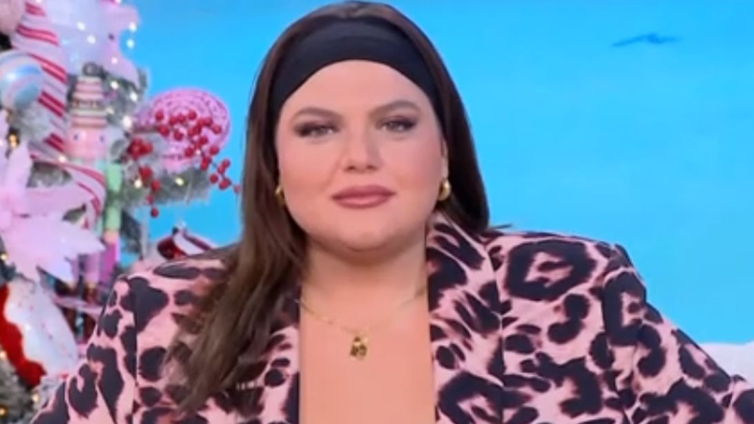 Δανάη Μπάρκα: "Μάλλον γι’ αυτό δεν μας παίζει ο Νίκος Μουτσινάς στην εκπομπή του"