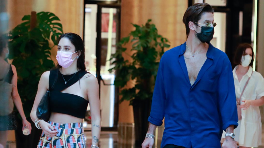 Γιώργος Καράβας &amp; Ραφαέλα Ψαρρού | Χαλαρές στιγμές στα Βόρεια Προάστια