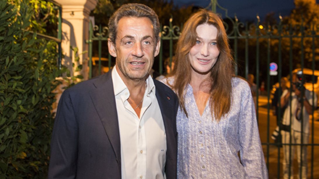 Tζούλια Σαρκοζί: Η κατάξανθη κόρη του Νικολά Σαρκοζί και της Κάρλα Μπρούνι έγινε 13 ετών και η μαμά της μας έδειξε το πρόσωπό της