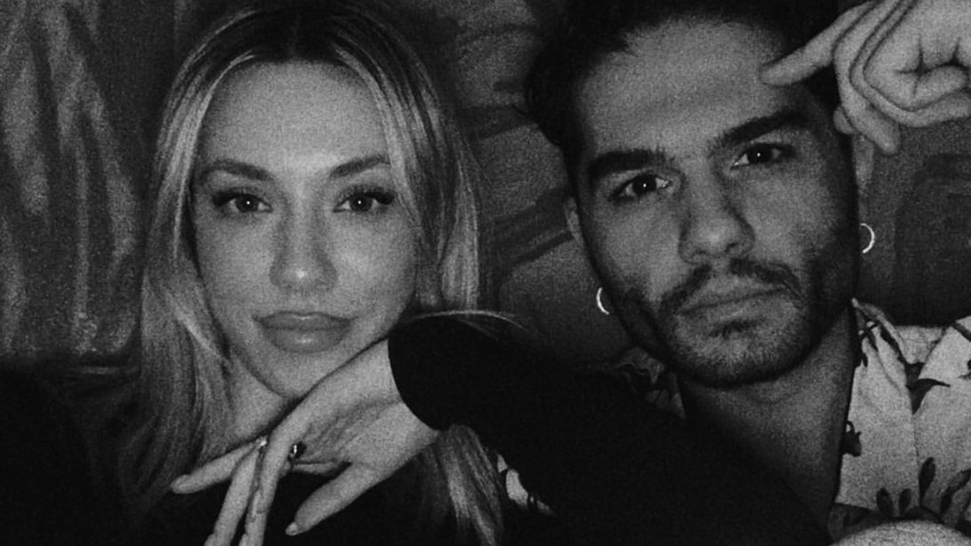 Γαρυφαλλιά Καληφώνη &amp; Χρήστος Μάστορας σε τρυφερά στιγμιότυπα στην παραλία