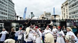 Τσικνοπεμπτη και η Αθηνα το "τσικνιζει" στη Βαρβακειο με μεγαλο γλεντι και δωρεαν φαγητα