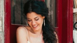 Μαρια Κορινθιου &amp; Γιωργος Καραθανασης αγκαλια στην πανσεληνο