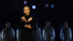 Charlize Theron | Το μηνυμα πισω απο το maxi φορεμα που επελεξε στην τελετη εναρξης των Χειμερινων Ολυμπιακων Αγωνων του 2026