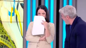 Δεν μπορουσαν να σταματησουν τα γελια ο Σπυρος Χαριτατος και η Ευλαμπια Ρεβη