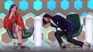 Video of the Day | Η Ραμονα Βλαντη επεσε απο την καρεκλα, με την Ηλιανα Παπαγεωργιου να ξεκαρδιζεται